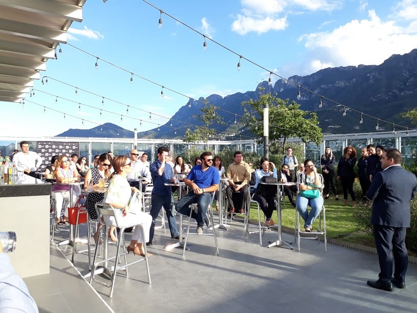 Meet Me After Office IZABC Avanta Gardens Roof Garden Networking Evento de Negocios