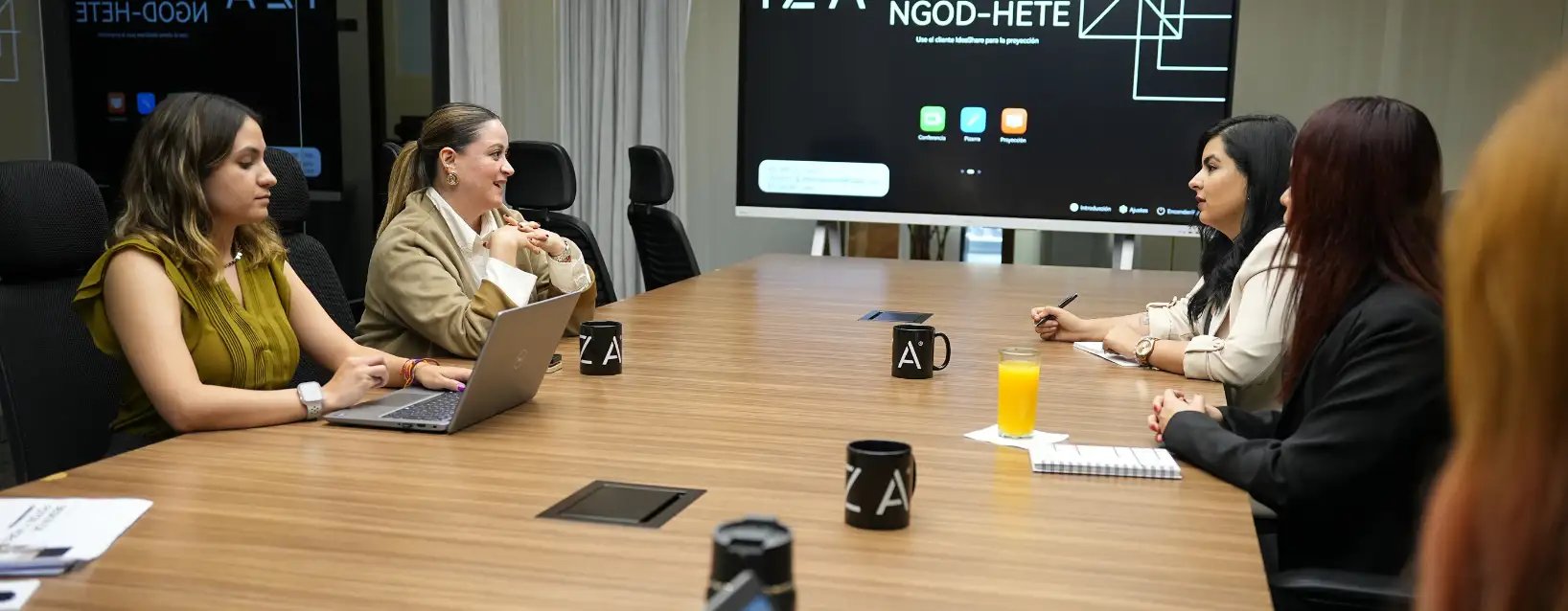 Sala de juntas en IZA Pabellón M