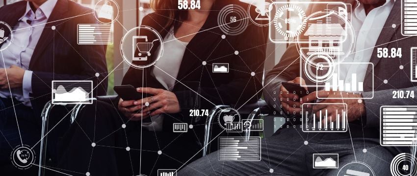 Grupo de trabajo usando herramientas digitales para empresas, construyendo un caso de éxito más de aprovechamiento de habilitadores tecnológicos empresariales