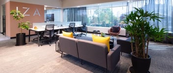 Área de recepción de uno de los espacios IZA tipos de oficinas