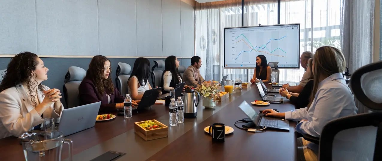 IZABC Centro Cancún - Junta de emprendedores discutiendo la mejor zona para emprender en Cancún