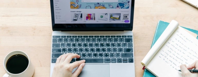 Persona aplicando tips de marketing y ventas en su pyme
